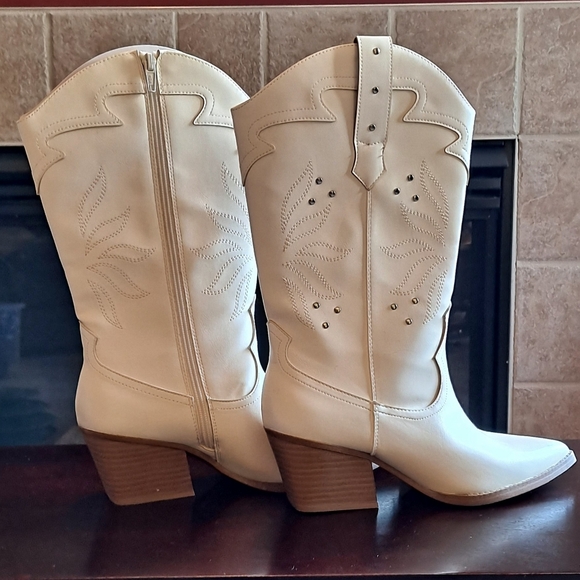 Universal Thread Shoes - Universal Thread Iris Studded Western Cowboy/Cowgirl Boots Off-White Size 9.5